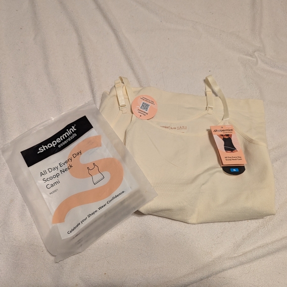 Shapermint Essentials All Day Every Day day Scoop Neck Cami - Picture 4 of 7